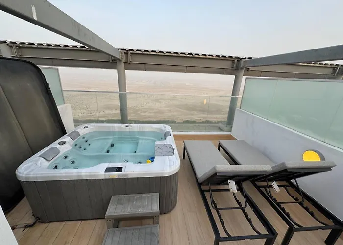 Unique 2Bd Jacuzzi & Sunbed