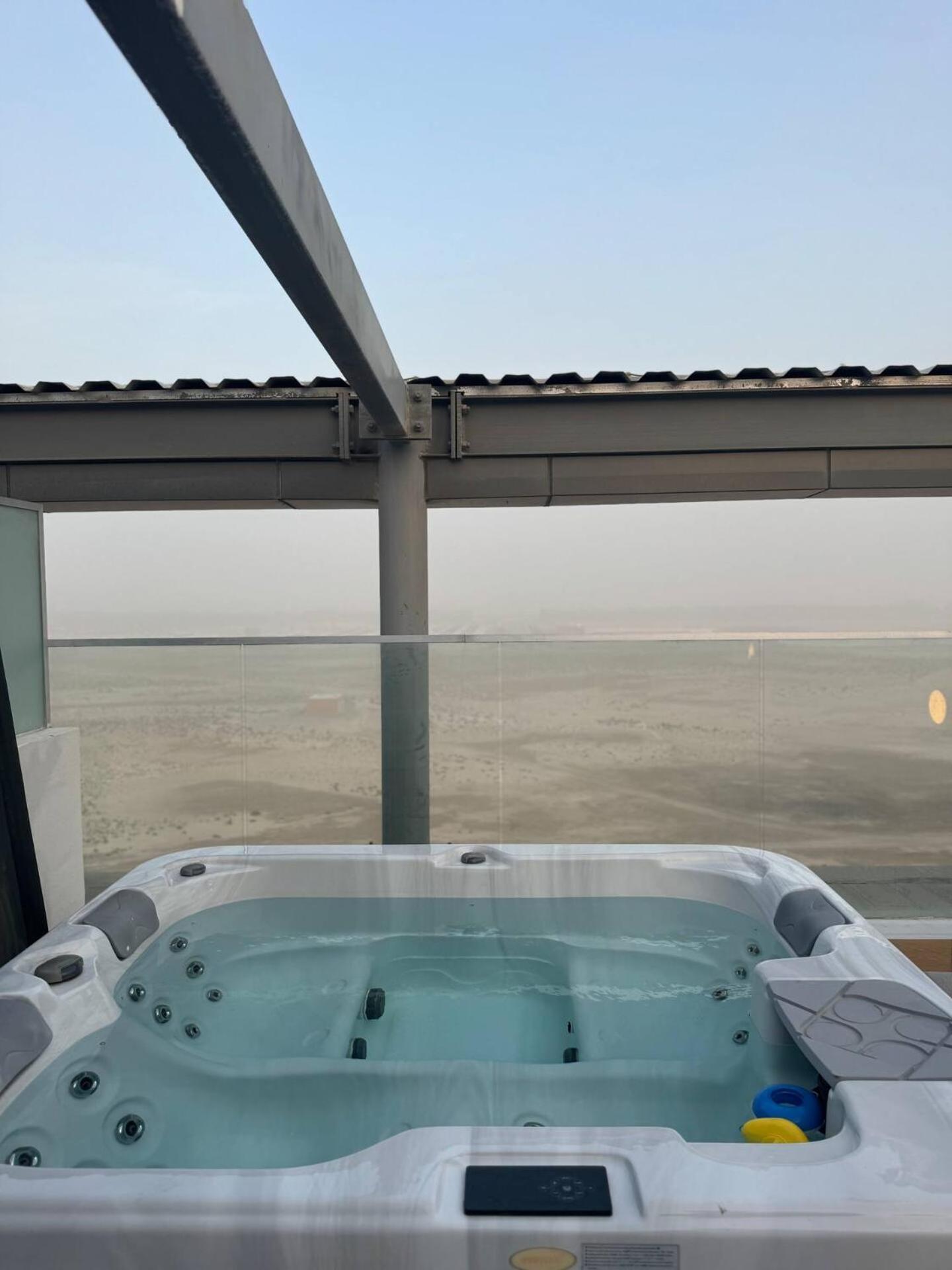 Unique 2bd Jacuzzi & Sunbed Abu Dhabi