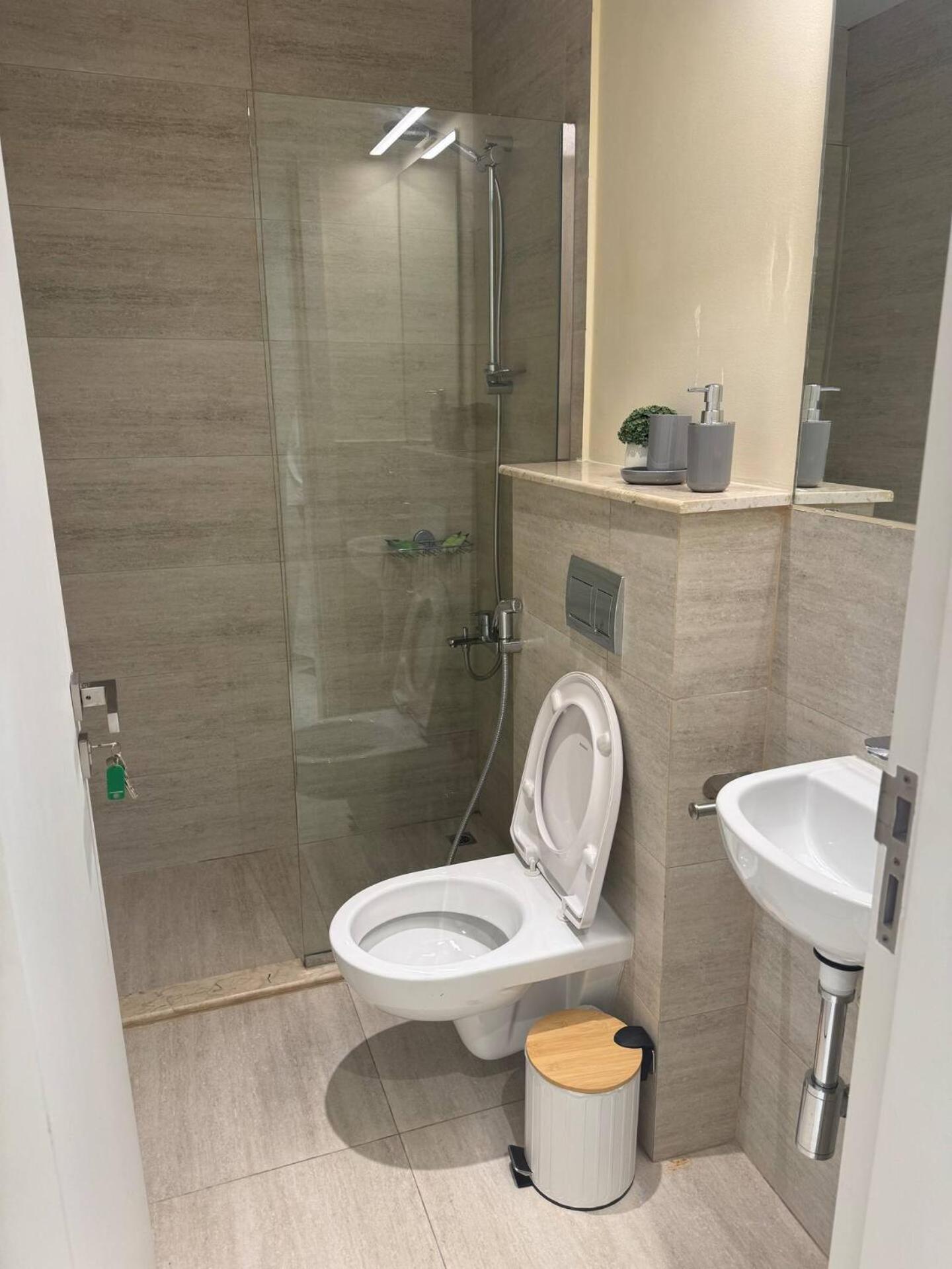 Unique 2bd Jacuzzi & Sunbed Apartment *