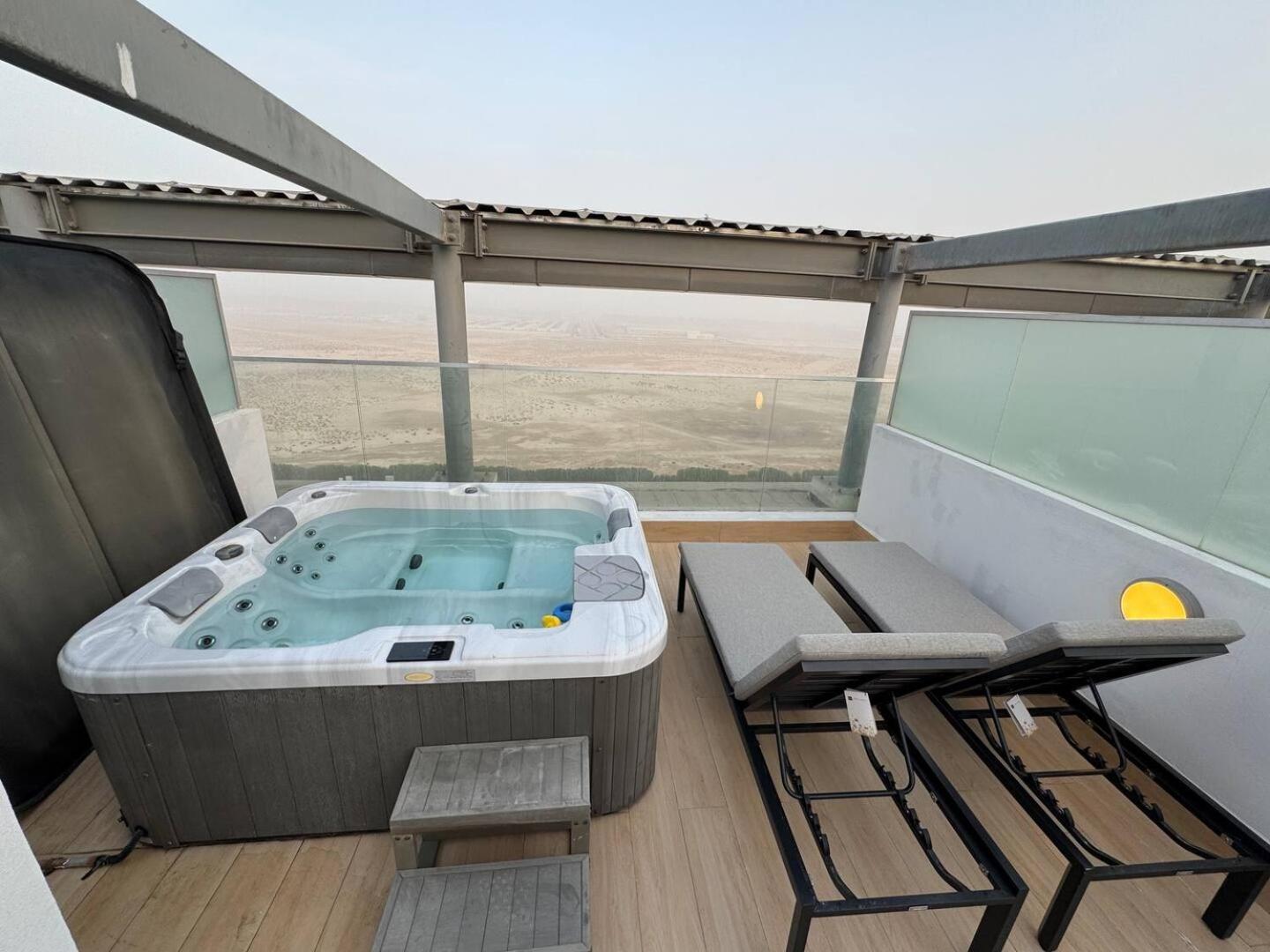Unique 2bd Jacuzzi & Sunbed Apartment Abu Dhabi